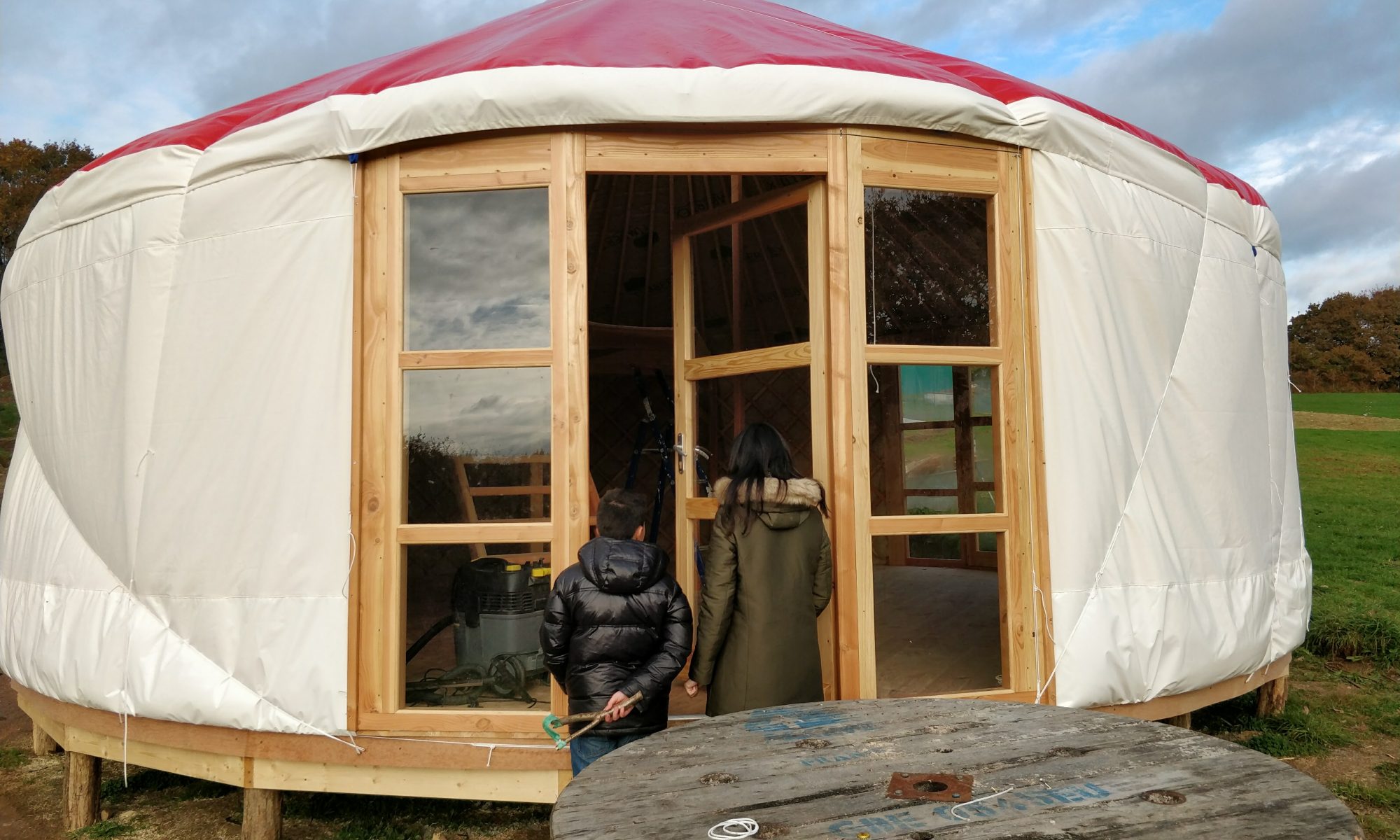 Yourte en cours d'installation
